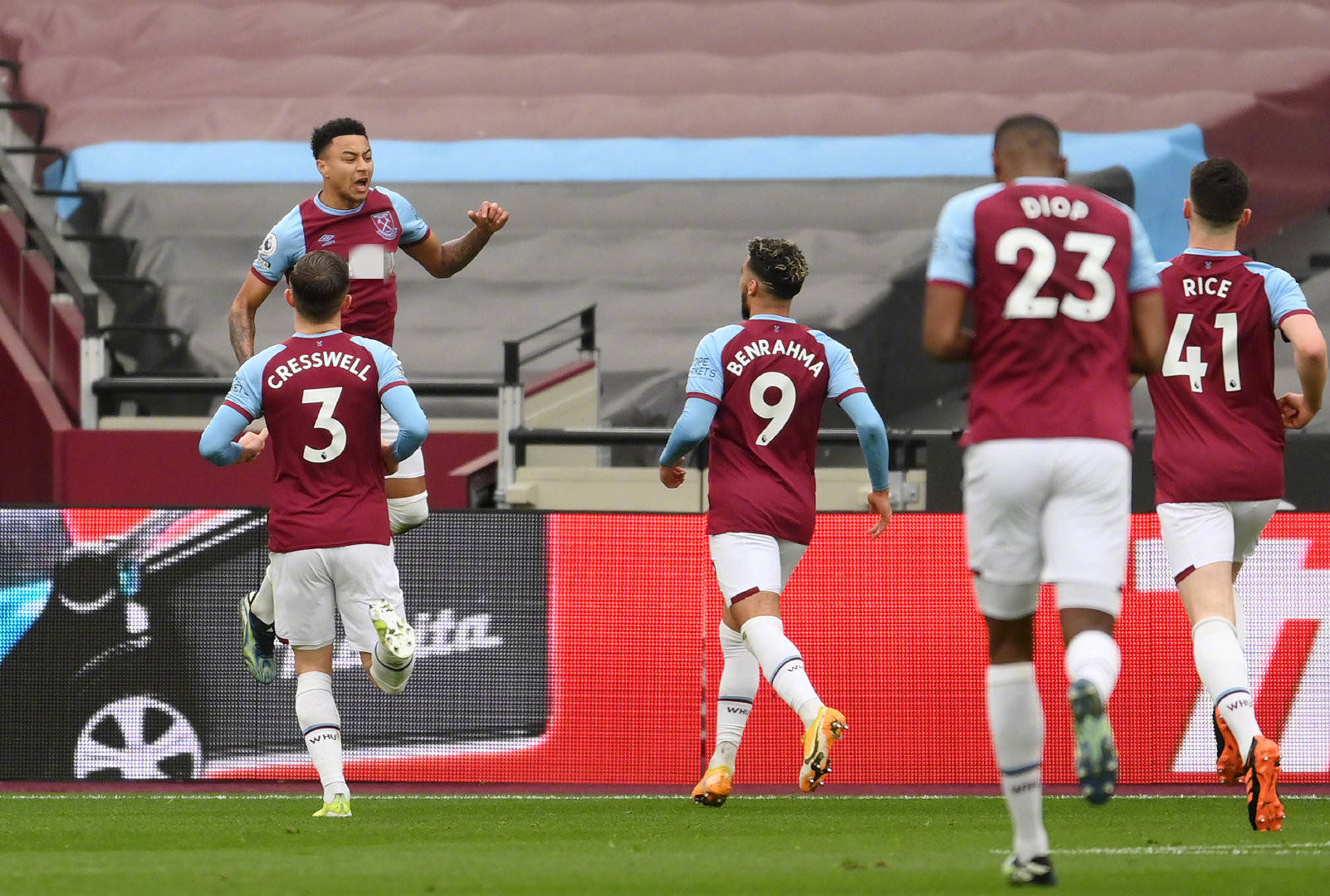 陕西：4500余名跑者渭河之畔竞速 全民健身冬季热度不减